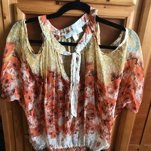Lumiere size S top off shoulder